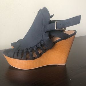 Black wedges